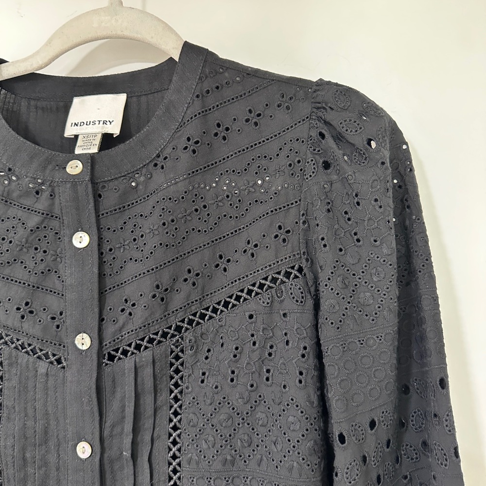 Industry Republic Clothing Eyelet Lace Blouse Womens XS Black Cotton Puff Sleeve